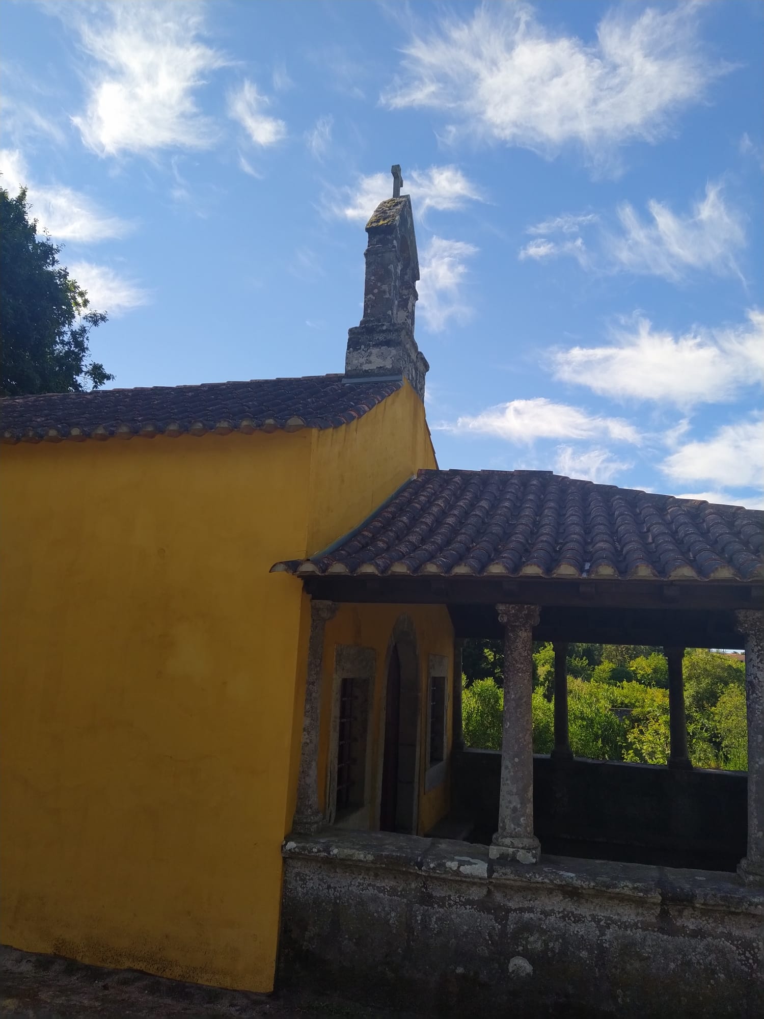 casa abandonada no caminho
